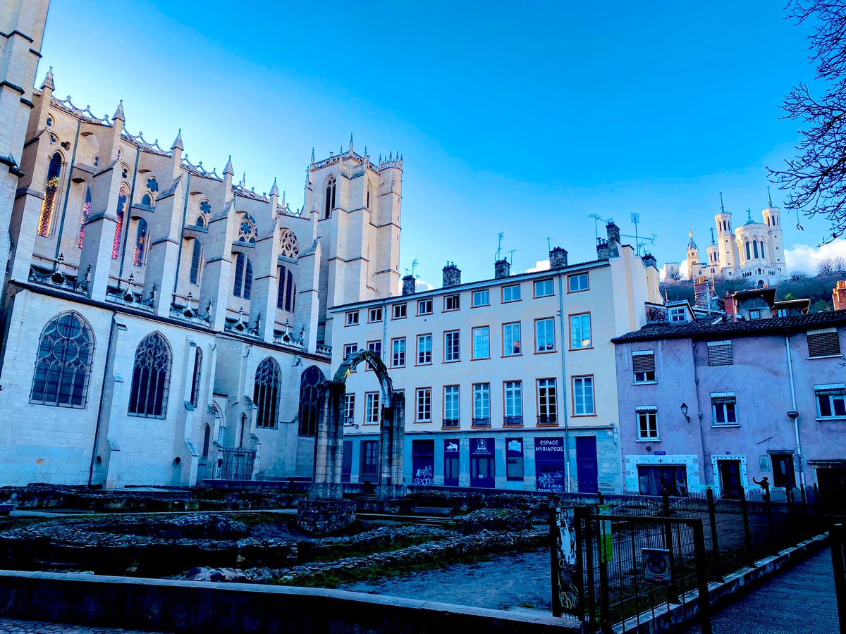 ByFR_officiel's tweet photo. ByFR事務所のある街:リヨン🇫🇷
旧市街の《サンジャン大聖堂 Cathédrale Saint-Jean-Baptiste》🔔
建物裏には4世紀頃の遺跡が残っており、そこからチラッと見える大聖堂内部のステンドグラスがとても綺麗‥❤︎オススメかつ穴場の撮影スポットです📷✨
#ByFR #hermes #フランス #Lyon https://t.co/C7s3Z5fpKT
