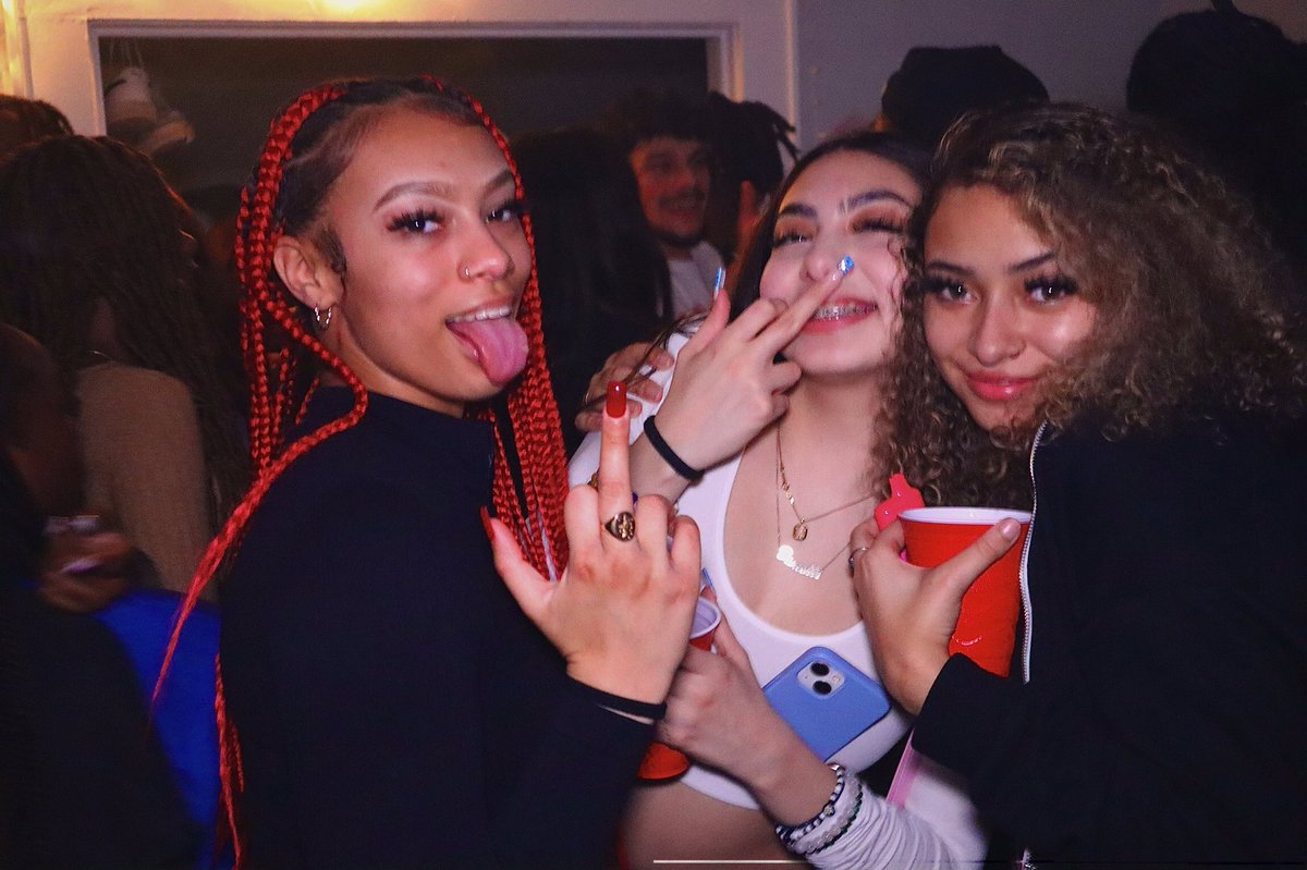 ThePlayOfficial's tweet photo. Thanks to everybody that came to #HouseParty & turned up with #ThePlay- the hottest promo group in the Ville for #SHSUWELCOMEWEEK 🔥 This is just the begging, stay tuned! https://t.co/2CNjt5BYw9