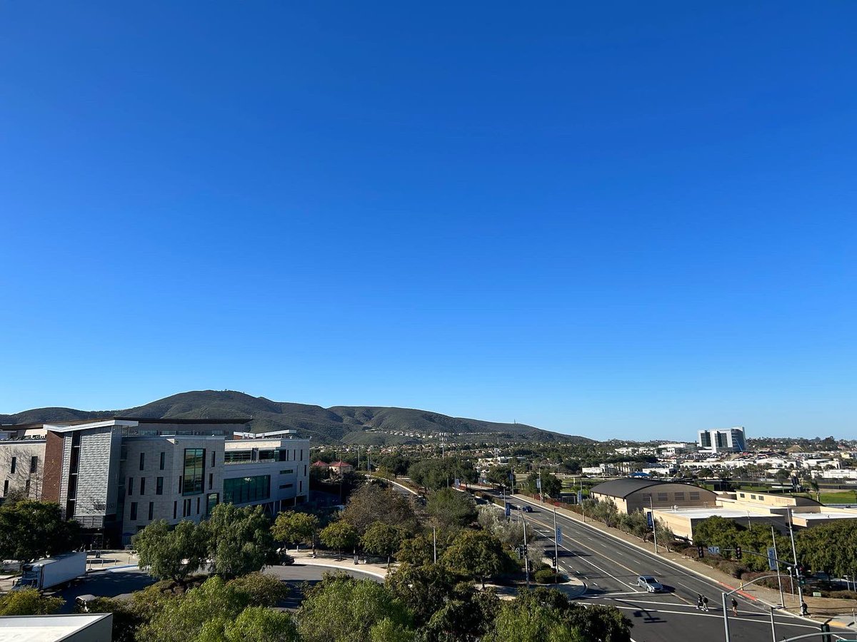 HistoryCSUSM's tweet image. Happy first day of the semester! ☀️