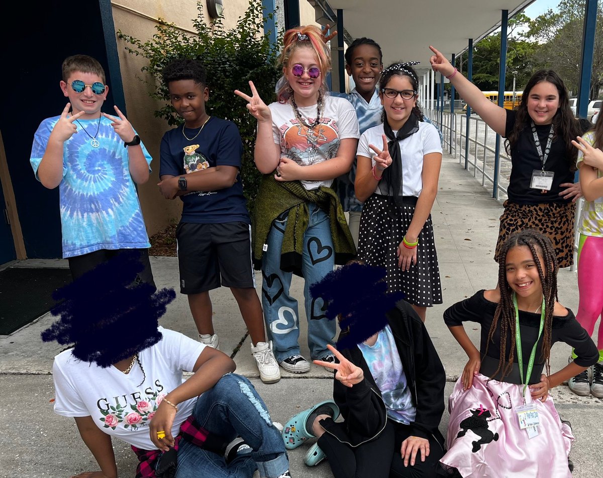 RothackerReads's tweet image. Celebrate Literacy Week Day 1! ⁦@CoconutCreekES⁩ ⁦@VeroSclafani⁩ ⁦@BCPS_ElemELA⁩