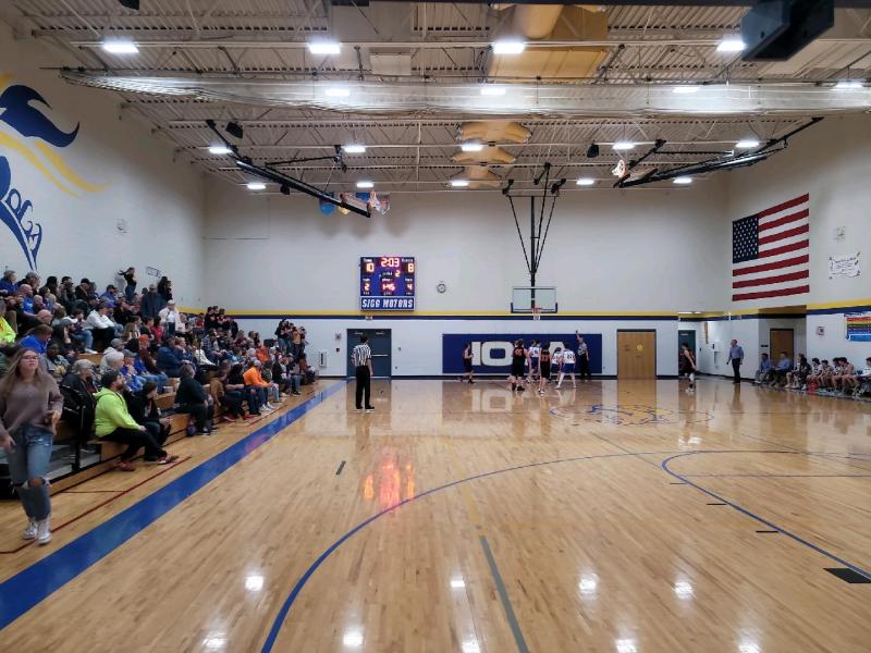 IolaMiddle's tweet photo. Boys Basketball 
IMS vs. Uniontown.  C team had tough loss, B team won, A team is winning.[...]
https://t.co/DZpDugDydY https://t.co/2sCttVWuxb