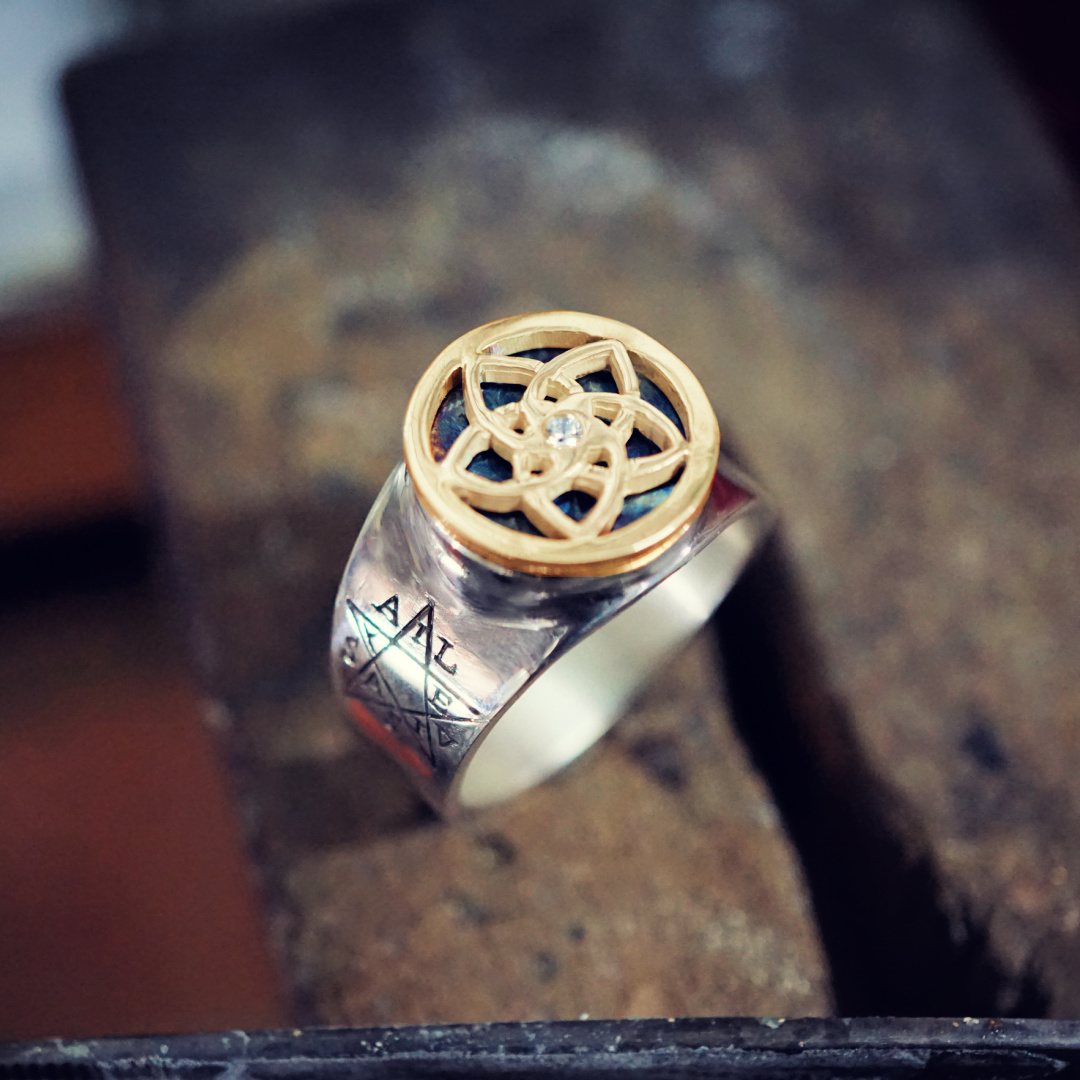 david_weitzman's tweet photo. This is the Pentalpha Venus Ring. This talisman is based on an ancient model originating from Crotona, Italy, circa 525 BCE. The Talisman was made to strengthen one's health and for powerful protection as well as bring love and romantic connections. #talisman #amulet https://t.co/slC6dVBeFp