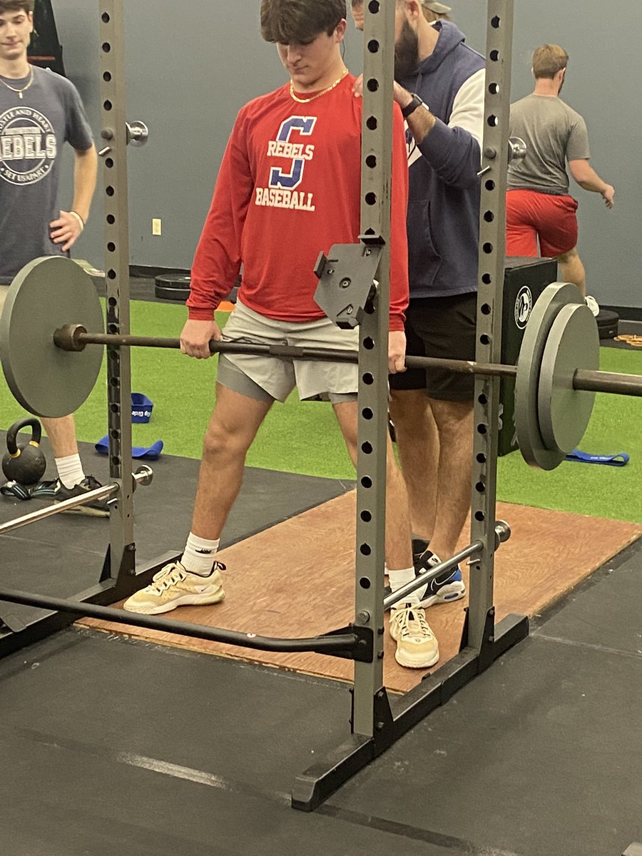 SouthwesternRe7's tweet photo. The SW Rebels Baseball Team is getting stronger, increased mobility and more athletic with the help of Genesis Sports Performance. #RebelUp https://t.co/rghywhntSe
