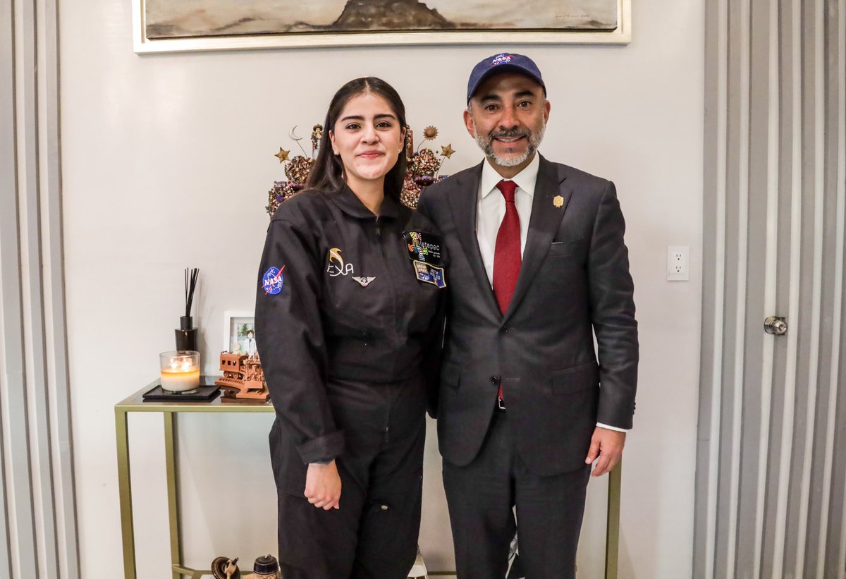 FerFlores_Emp's tweet photo. Platico con Judith Miriam Ángeles Hernández, #Metepequense que se certificará como Astronauta Análoga en la Estación de Investigación “Lunares Space” en Polonia. 

En #Metepec no dejamos de soñar.

#metepecpueblomagico
#NASA https://t.co/P8gCvQuevI