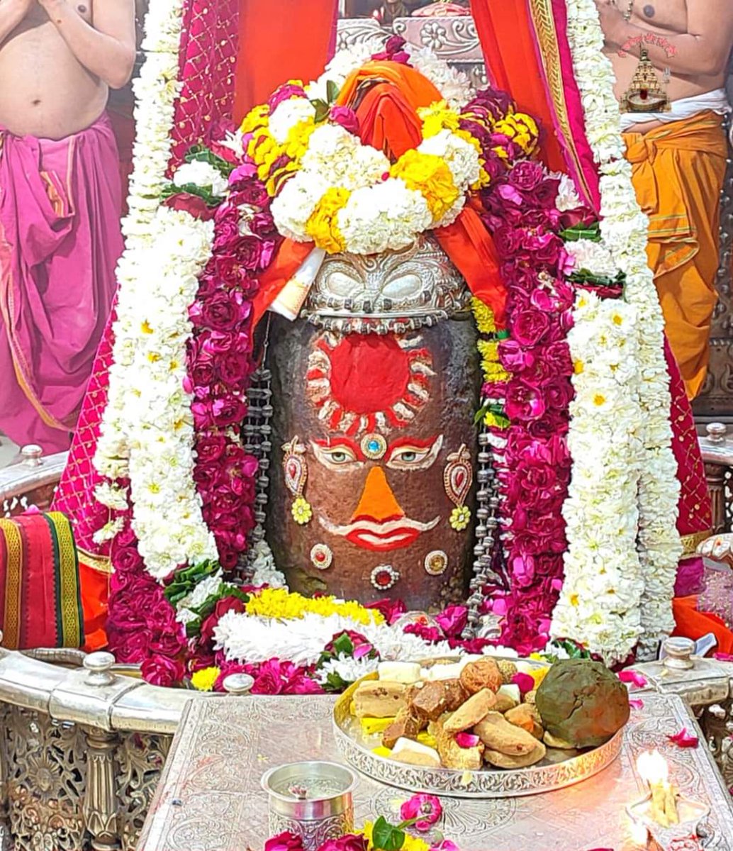MahakalkaSevak's tweet photo. 🙏🌹जय श्री #महाकाल 🌹🙏
श्री #महाकालेश्वर_ज्योतिर्लिंग का आज का भस्मआरती श्रृंगार दिव्य दर्शन
🔱24 जनवरी 2023 ( मंगलवार ) 🔱🚩 https://t.co/VawkZukpno