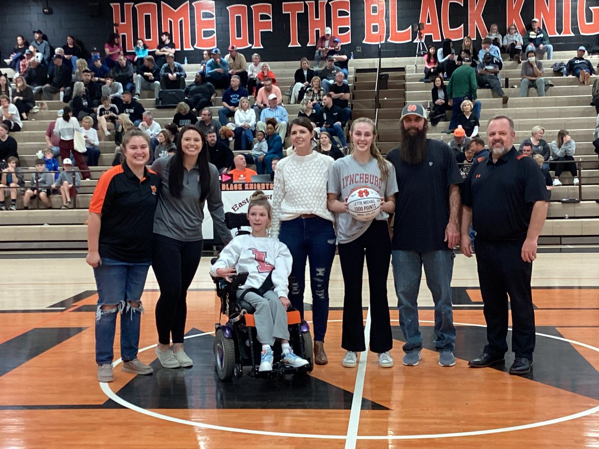 Congratulations to Senior, Lettie Michael, for achieving this great milestone in her career!! Welcome to the North Davidson Women’s Basketball 1,000 point club💪🏼💪🏼