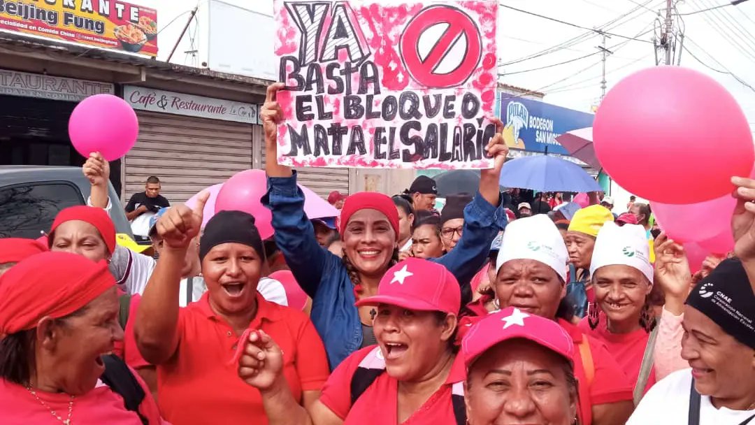 cnaecojedes2021's tweet photo. #23Ene

El FFB y la CNAE Cojedes presentes en apoyo a la gran Marcha Anti Imperialista para decirle No al bloqueo y No a la sanciones que le tienen a nuestra Venezuela.
#NoMásSanciones
#NoMásBloqueo

#SomosCnaeCojedes @NicolasMaduro @_LaAvanzadora @pedrodiazg59 
@cnaeoficial https://t.co/KElxupibuu