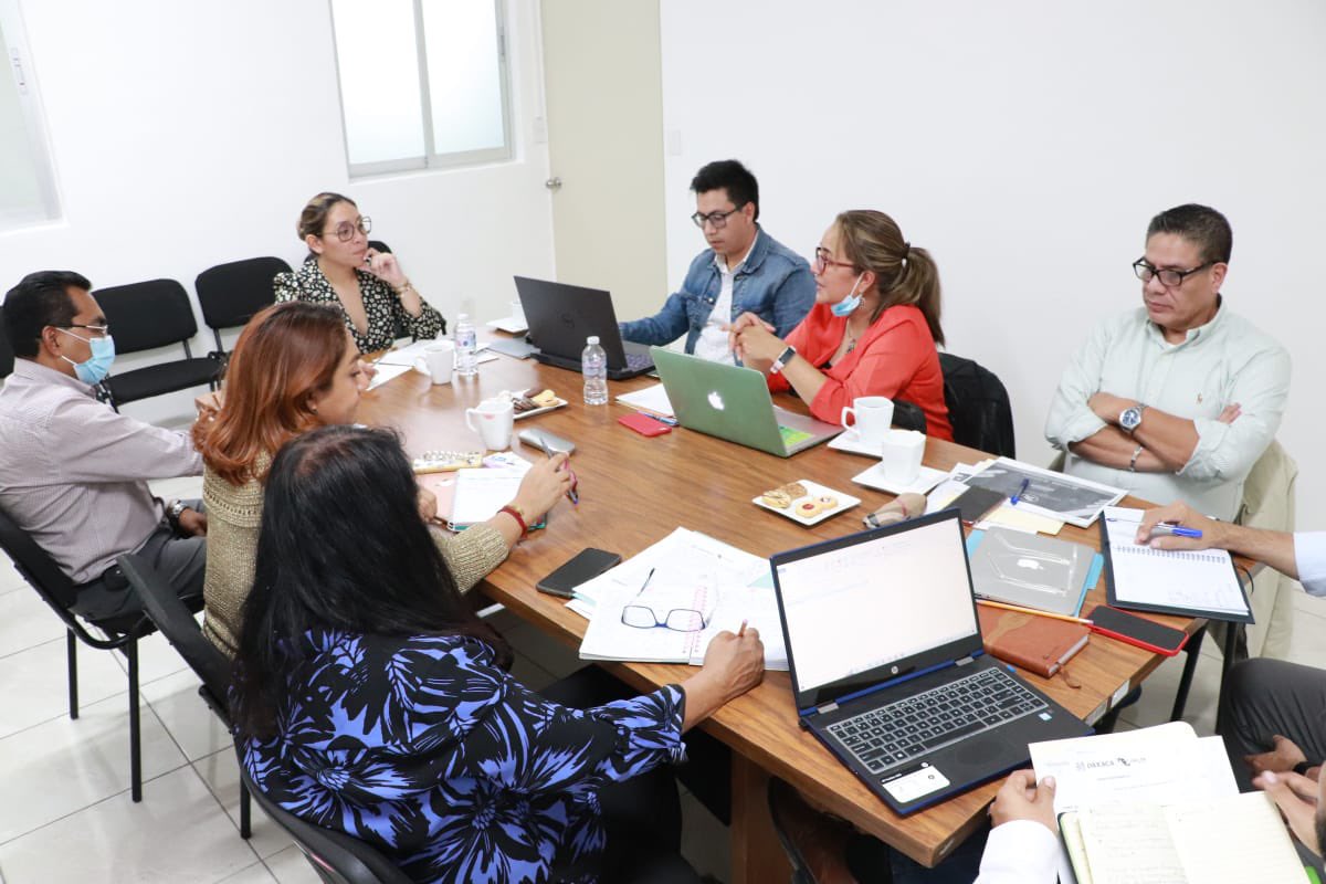 blancaluzmtz's tweet photo. El trabajo en equipo siempre nos brindará mejores resultados. Por ello, me reuní con directoras y directores del área administrativa, de planeación y académica para revisar los avances en cada una de las acciones emprendidas en pro de la #ComunidadCECyTEO. 

@CECyTEOaxaca https://t.co/QqTg7OO0PG