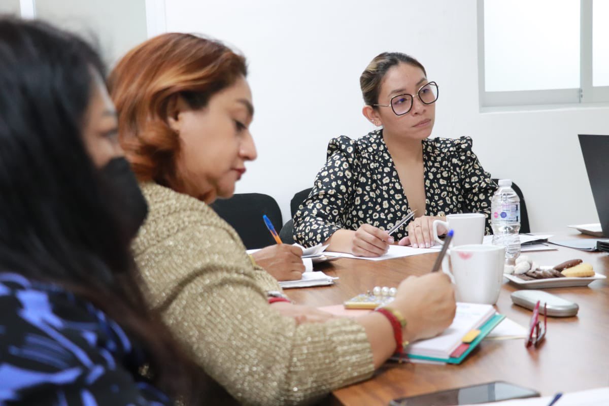 blancaluzmtz's tweet photo. El trabajo en equipo siempre nos brindará mejores resultados. Por ello, me reuní con directoras y directores del área administrativa, de planeación y académica para revisar los avances en cada una de las acciones emprendidas en pro de la #ComunidadCECyTEO. 

@CECyTEOaxaca https://t.co/QqTg7OO0PG