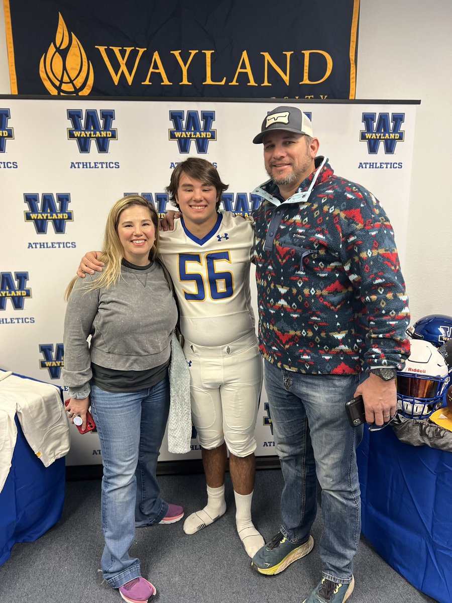 Miller_Time07's tweet photo. Thank you for an amazing visit @WBU_Bradford and @Coach68Hinojos. I’m 100% Committed to @WBUFootball. #goneers https://t.co/OzhWMaLNVa