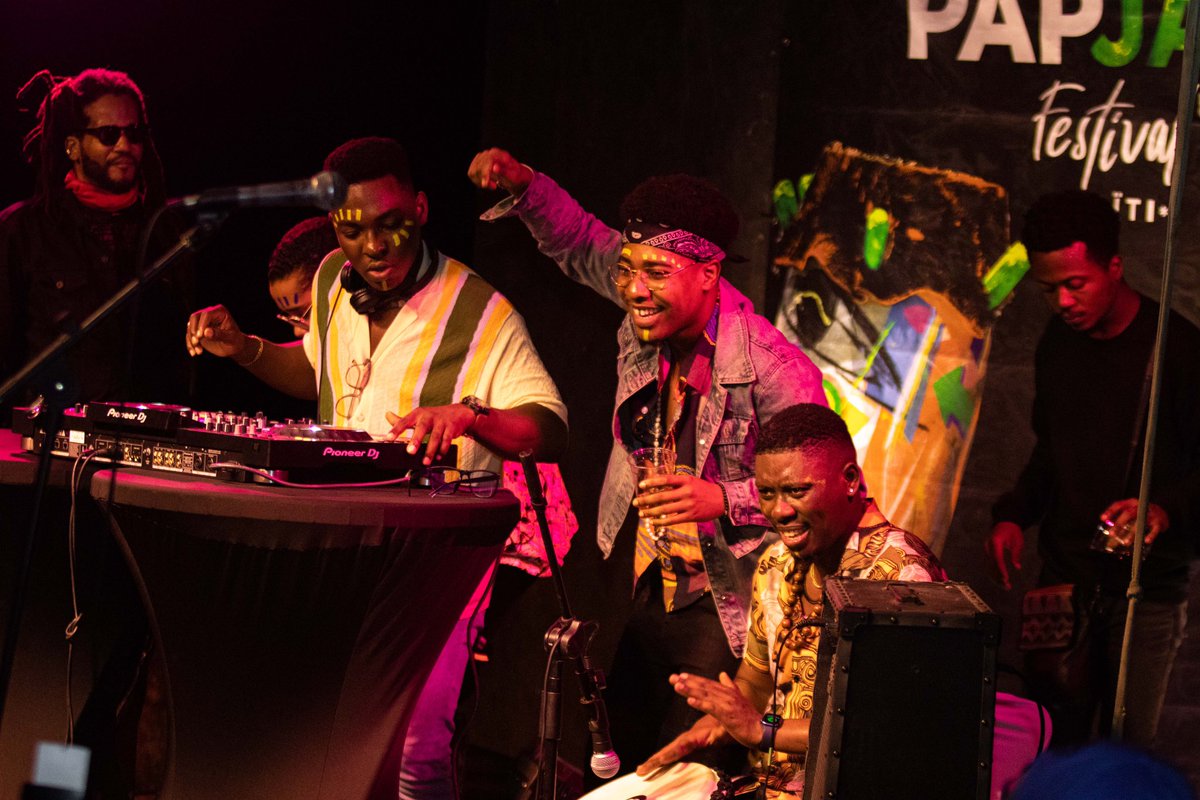 tanboukanzo's tweet photo. Mercii pour l'amour 🖤🖤🖤 
@PAPJazzHaiti
 #Gwolobo
 #Raratech 
📸@MrPicassso https://t.co/j48GpsLd9u