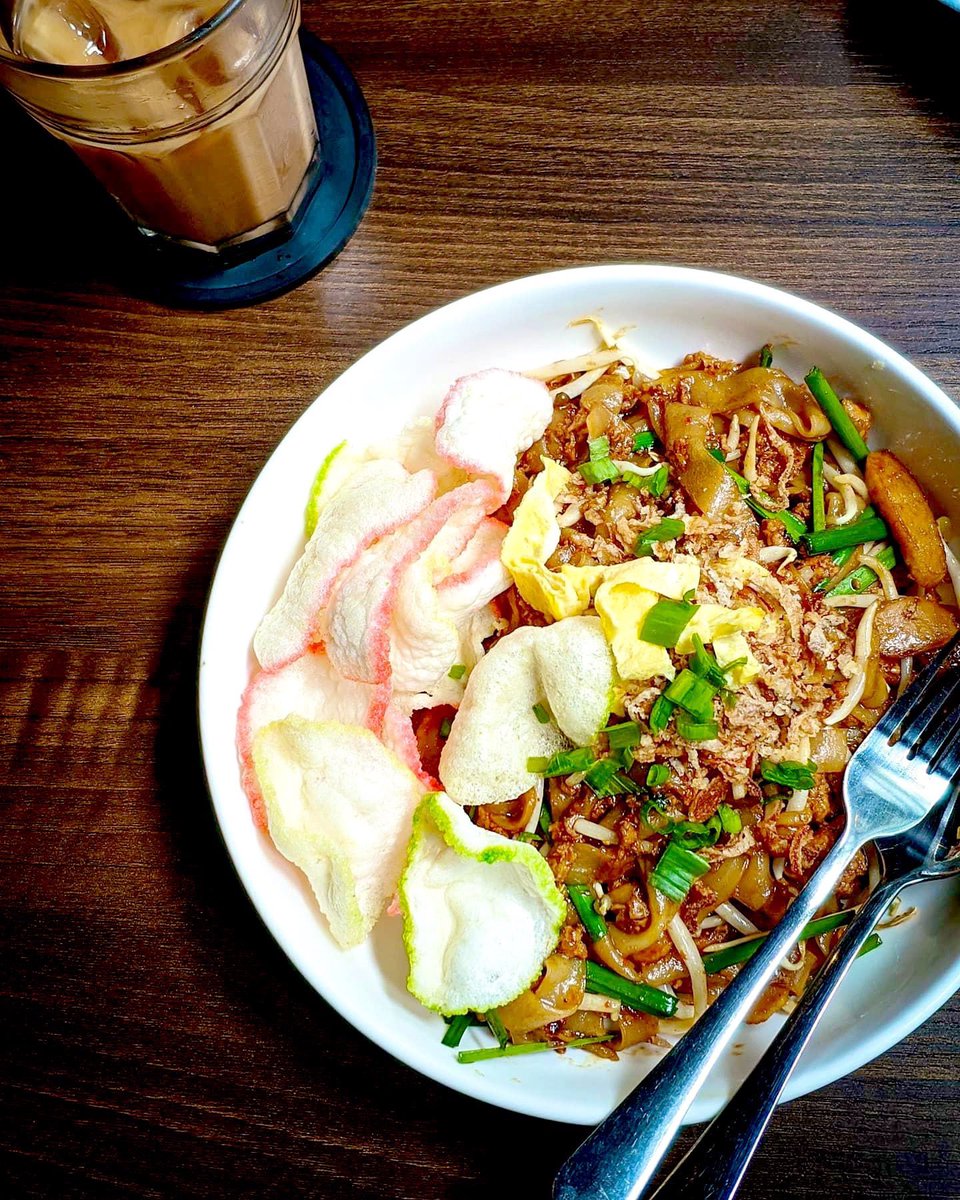 Twt_Cyberjaya's tweet photo. @thezulfo Kuay teow goreng dan nasi goreng tomyam pun terbaik. Selalu repeat menu-menu ni dekat Glaze Eatery. 😋 https://t.co/tZgILq3zVj