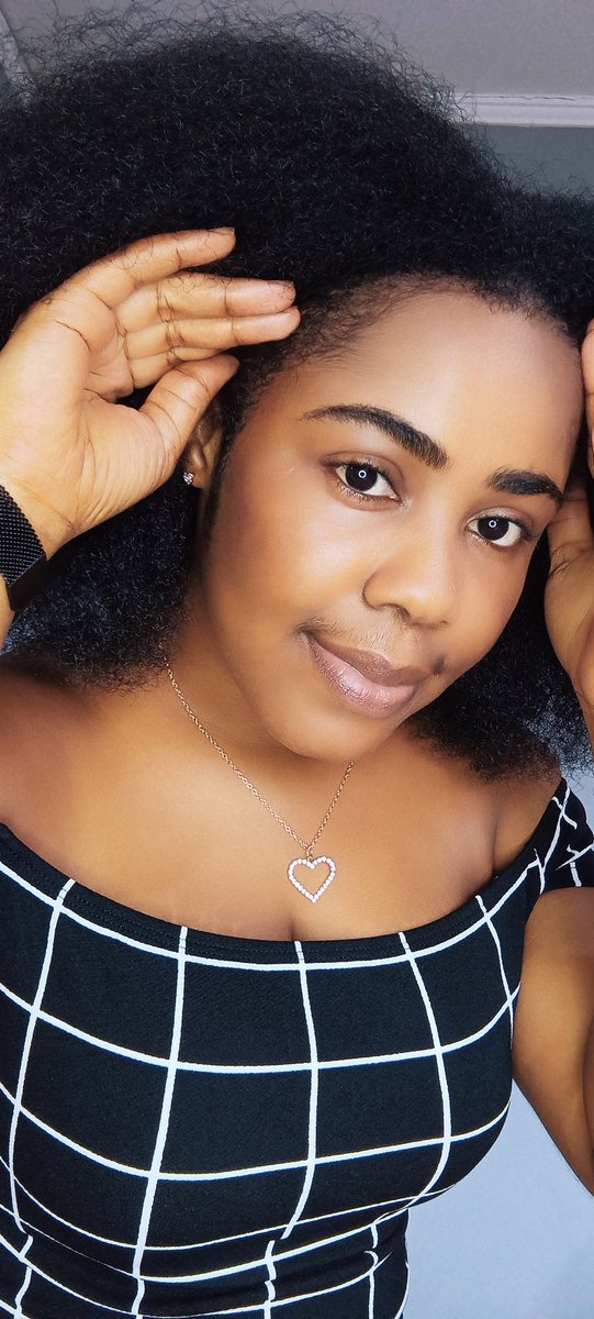 YsemaelleE's tweet photo. Ki relasyon serye yon fi ka fè avèk yon nèg ki pap leve ni lou ni lejè🙄? Ann pale🤗 https://t.co/aoKvNSvCiz
