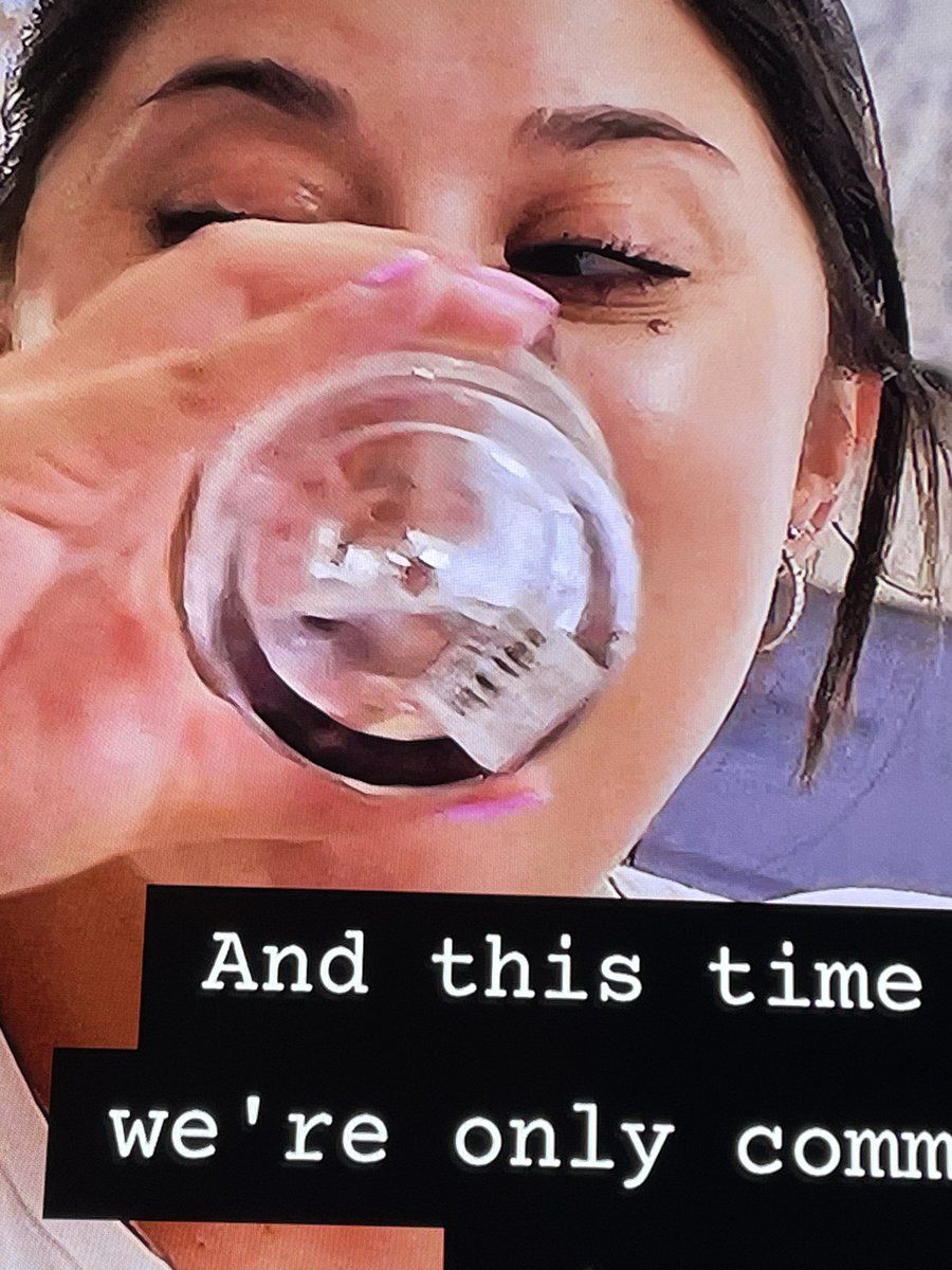 Montano435's tweet photo. 🎶 You can’t eat/drink at everybody’s house…🎵

#LorenAndAlexei  #90DayFiance https://t.co/1OGOKAyiBa