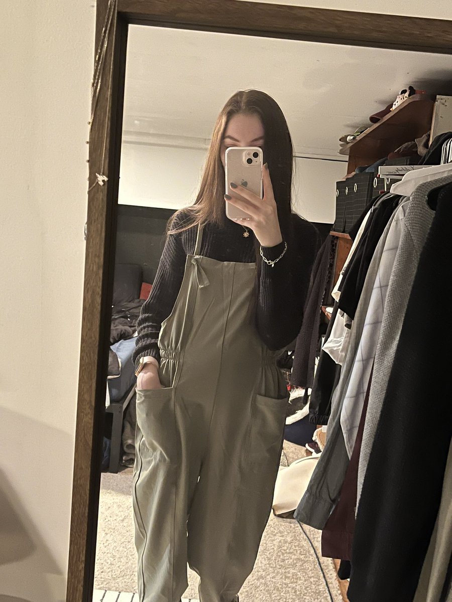 jess) on Twitter "overalls are business casual🫡"