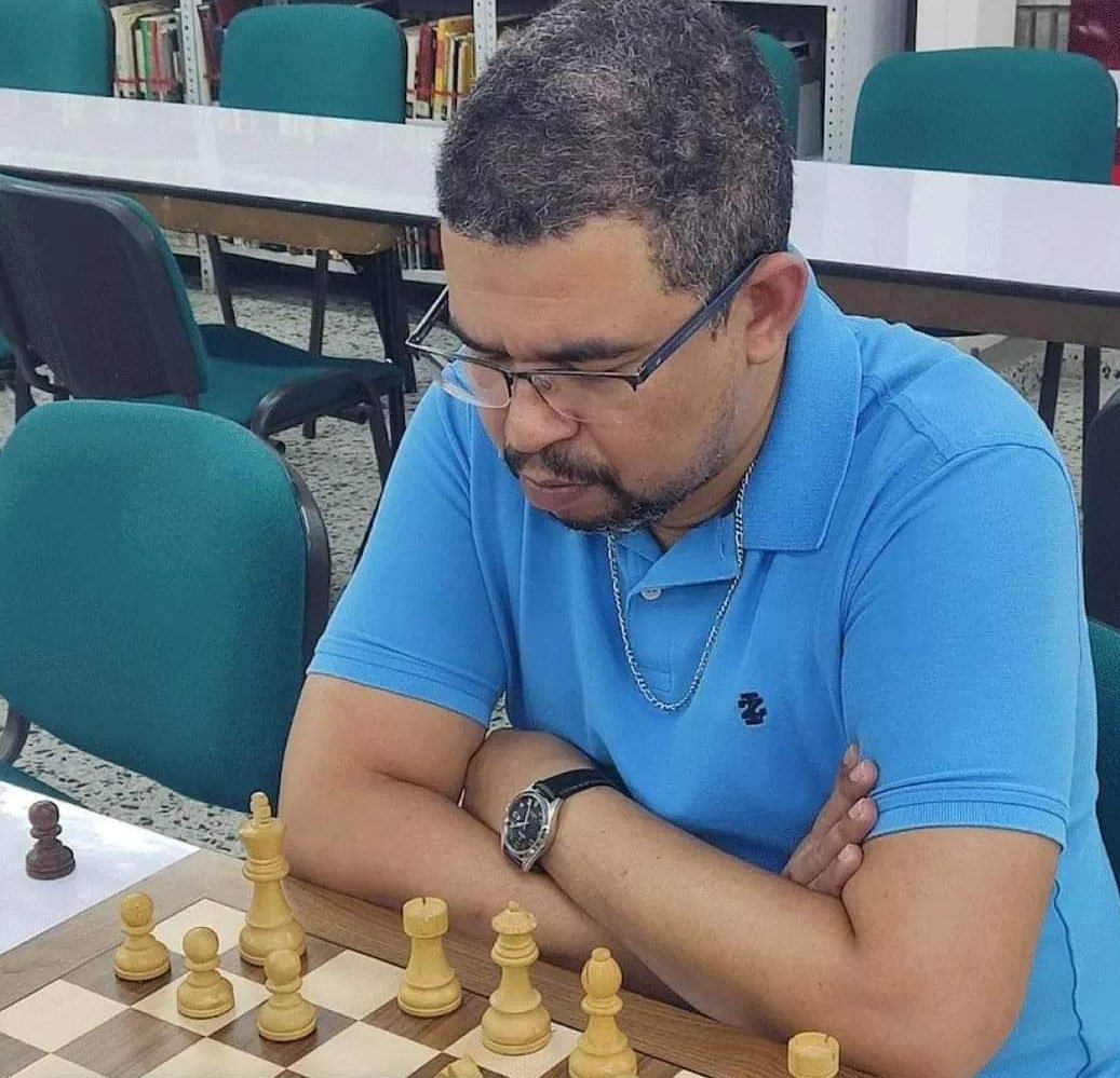 GijOn64oficial's tweet photo. Al otro lado del charco tenemos a #Neuris jugando el tremendo open @FloripaChess, con casi seiscientos jugadores, en el que parte como ranking 4 en una nómina que incluye más de setenta titulados.
https://t.co/ALPGAoU8v1 https://t.co/CQXkKXH0c1