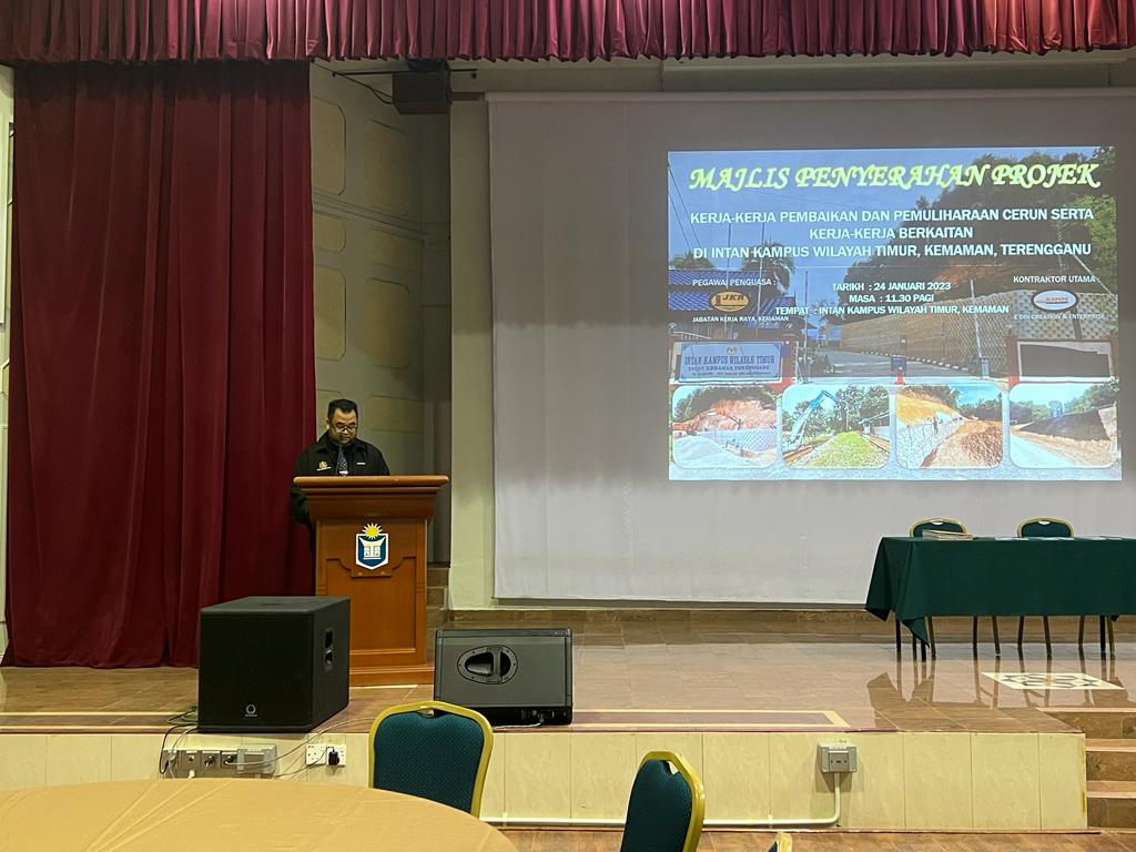 | 24 Januari 2023 |
Majlis Penyerahan Kerja-Kerja Pembaikan Dan Pemuliharaan Cerun Serta Kerja-Kerja Berkaitan Di INTAN Kampus Wilayah Timur, Kemaman, Terengganu.
<a href="/HasliJKR/">Hasli Ibrahim (Ir. Dr.)</a> <a href="/MoALiS114/">MoALiS</a> <a href="/sabira69914729/">sabira</a>