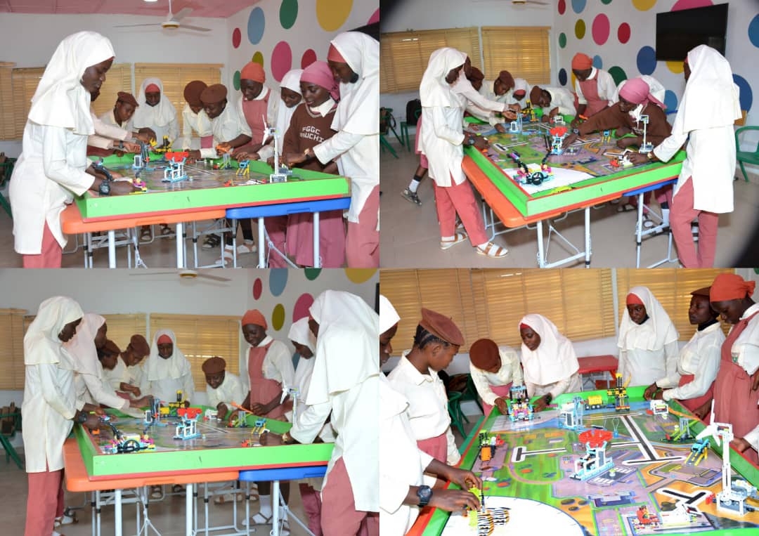 coderina's tweet photo. #GettingFiredUp
Students at FGGC BAUCHI were super fired preparing for the upcoming SUPER POWERED FLL Robotics competition.
#coderinaib
@sap4good @dowNewsroom @NigEducation @FIRSTLEGOLeague @Coderina @Ford @firstweets @LEGOFoundation
#steam https://t.co/p2enpyk23R