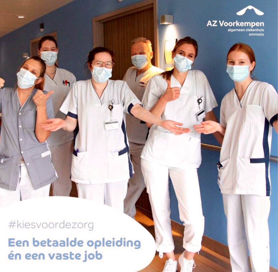 ilseja1's tweet image. Sarah (31) werkte in verzekeringen, Jessica (27) in toerisme. Nu volgen ze een betaalde dagopleiding bachelor verpleegkunde én ze hebben al een vast contract bij #AZVoorkempen Ook voor jou? Inschrijven #kiesvoordezorg kan tot 10 februari azvoorkempen.be/kies-net-als-s… #zijinstroom #zorg