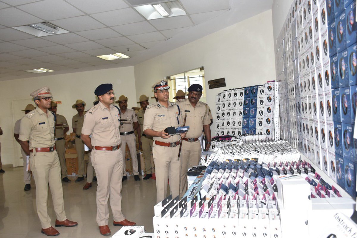 Sandeep Patil IPS (@ips_patil) on Twitter photo Good detection by <a href="/DCPWestBCP/">DCP West Bengaluru</a> and RR Nagar PI.. 1282 stolen smart watches worth Rs 57 lakhs seized..2 accused arrested.. Good detection by <a href="/DCPWestBCP/">DCP West Bengaluru</a> and RR Nagar PI.. 1282 stolen smart watches worth Rs 57 lakhs seized..2 accused arrested..