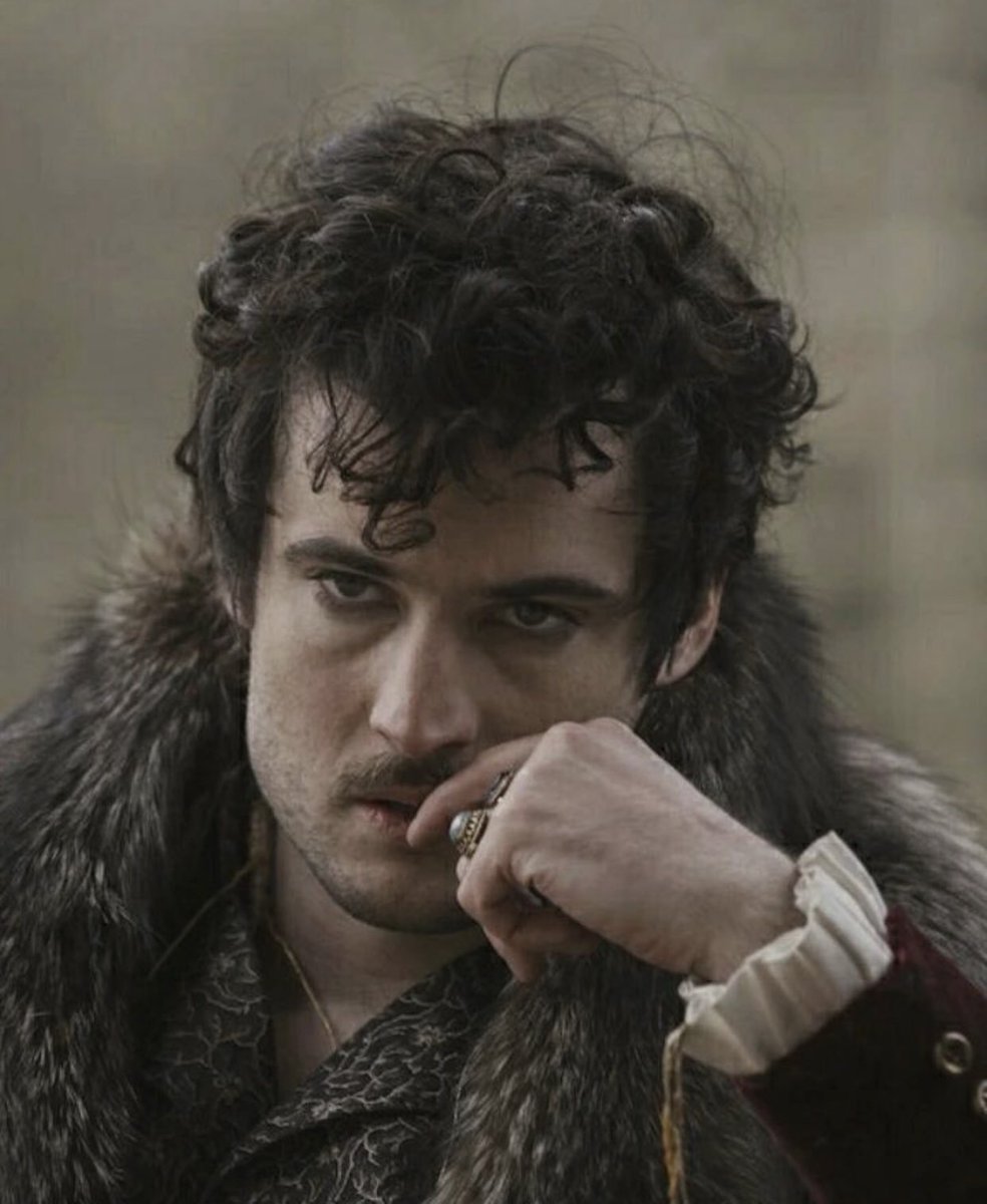 RoyAle1803's tweet image. Tom with curly hairstyle 
Which one is your favorite ?
#TomTuesday #TomSturridge  #FarFromtheMaddingCrowd #EffieGrey #MaryShelley #AWasteofShame