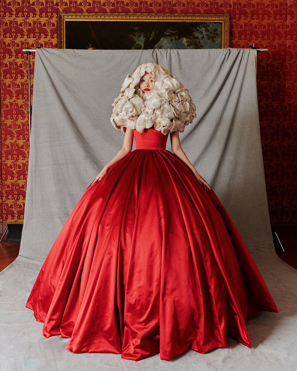 jacquemusx's tweet photo. Today we’ll be seeing Miss Sohee’s first couture collection! If you look at her previous work, there’s so much to be excited for 👀 https://t.co/IQhIr1UxNn