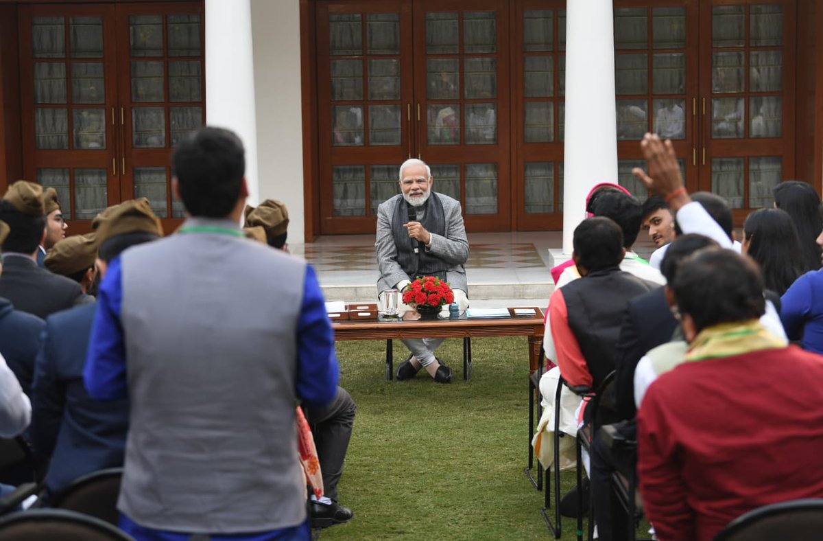 MYBharatHQ's tweet photo. Hon'ble Prime Minister Sh. @narendramodi Ji interacted with Youth Participants at his residence on the occasion of the birth anniversary of #NetajiSubhashChandraBose in New Delhi.

Many thanks to the Hon'ble PM Modi Ji for boosting the morale of young India.

#SubhashChandraBose https://t.co/LL4nkXbsY8