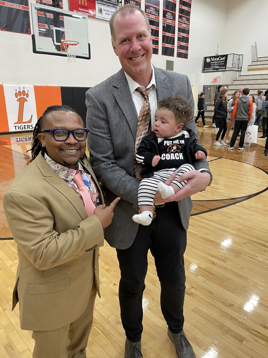 Jalen had to get a picture with his daddy’s assistant coaches. He will always represent his daddy. This is what Parker Strong looks like 🤍 <a href="/bradley_early/">Bradley early</a> <a href="/Cubanb50/">Keith Braswell</a>