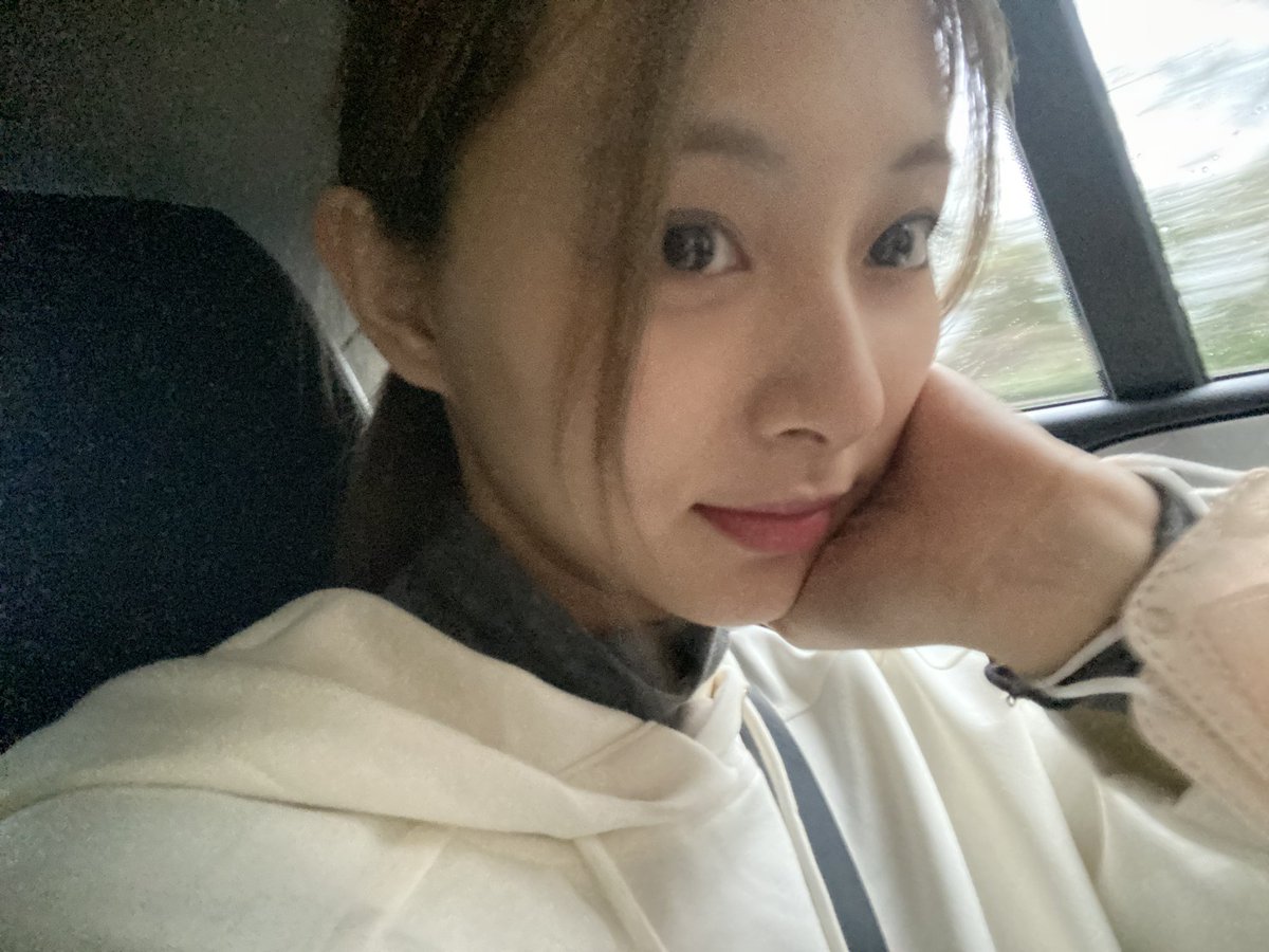 tzuyusbbl's tweet photo. 11:07 AM KST 🍞💬

"are you listening to moonlight sunrise well?" https://t.co/G6Z2ls54sW