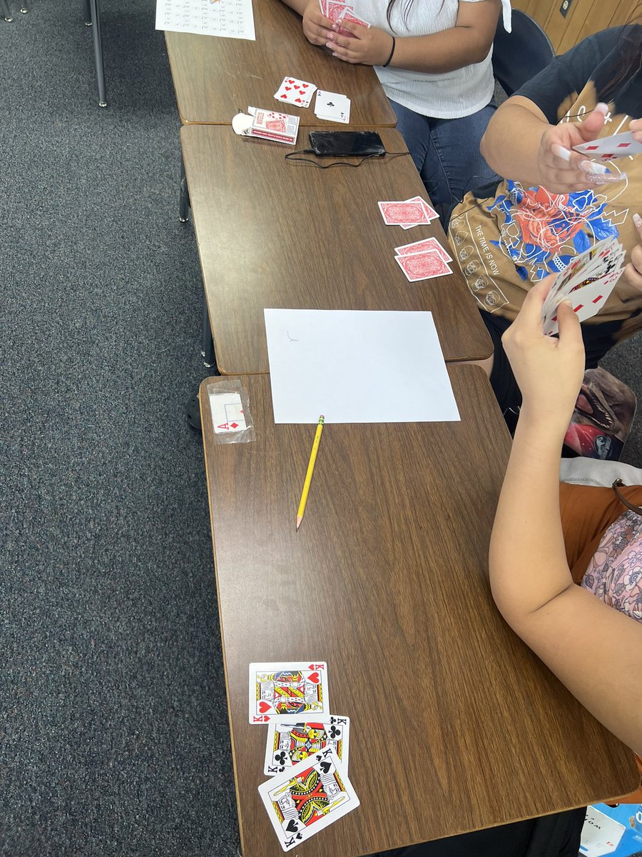 RubiWynne's tweet photo. The process of “Simplifying Radical Expressions” in real world… students loved it! #pairprimenumbers #CASTTeachHS #wynnealgebra https://t.co/QdGzCuWwuV