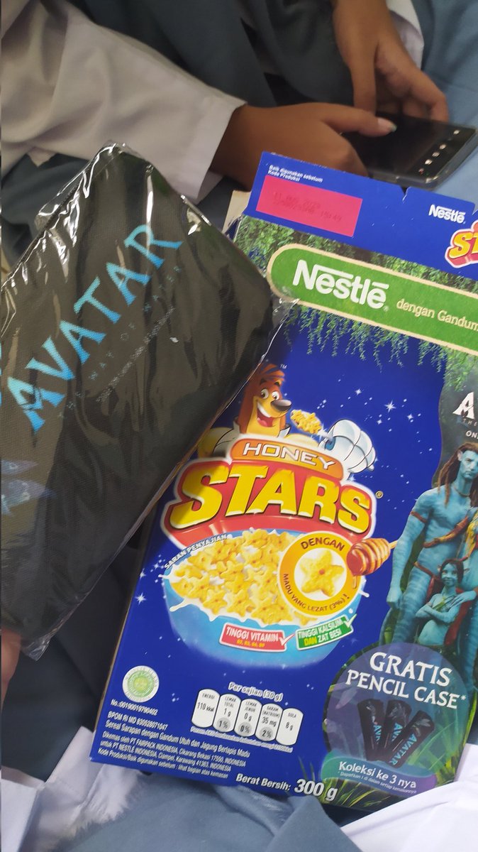 cloudivaa's tweet photo. "you're an avatar fan?? Gosh, u must have a huge merch collection"
*sobs "t-this is all i got" https://t.co/JqmuhGiC7X
