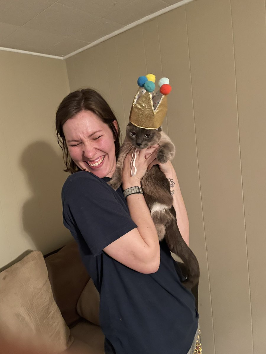 thenomadyears's tweet photo. Two years &amp; two days with my three-legged gal. https://t.co/Sl555NENgz