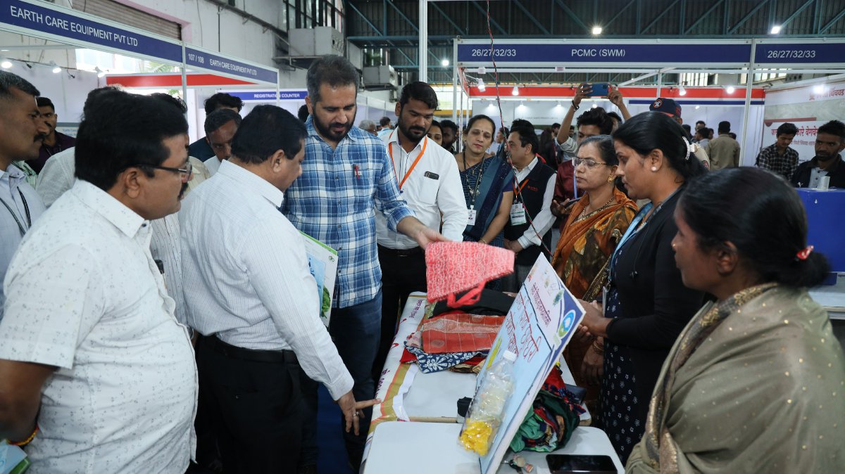 pcmcindiagovin's tweet photo. Honorable  Commissioner Pimpri Chinchwad Municipal Corporation Shri Shekhar Singh Visited #RecyclingAndWasteExpo2023  organized by PCMC at Auto Cluster Exhibition Center, Chinchwad. #SwachhPCMC #SwachhBharat #SwachhSurvekshan #homecomposting #recycling https://t.co/EkafmCazLb