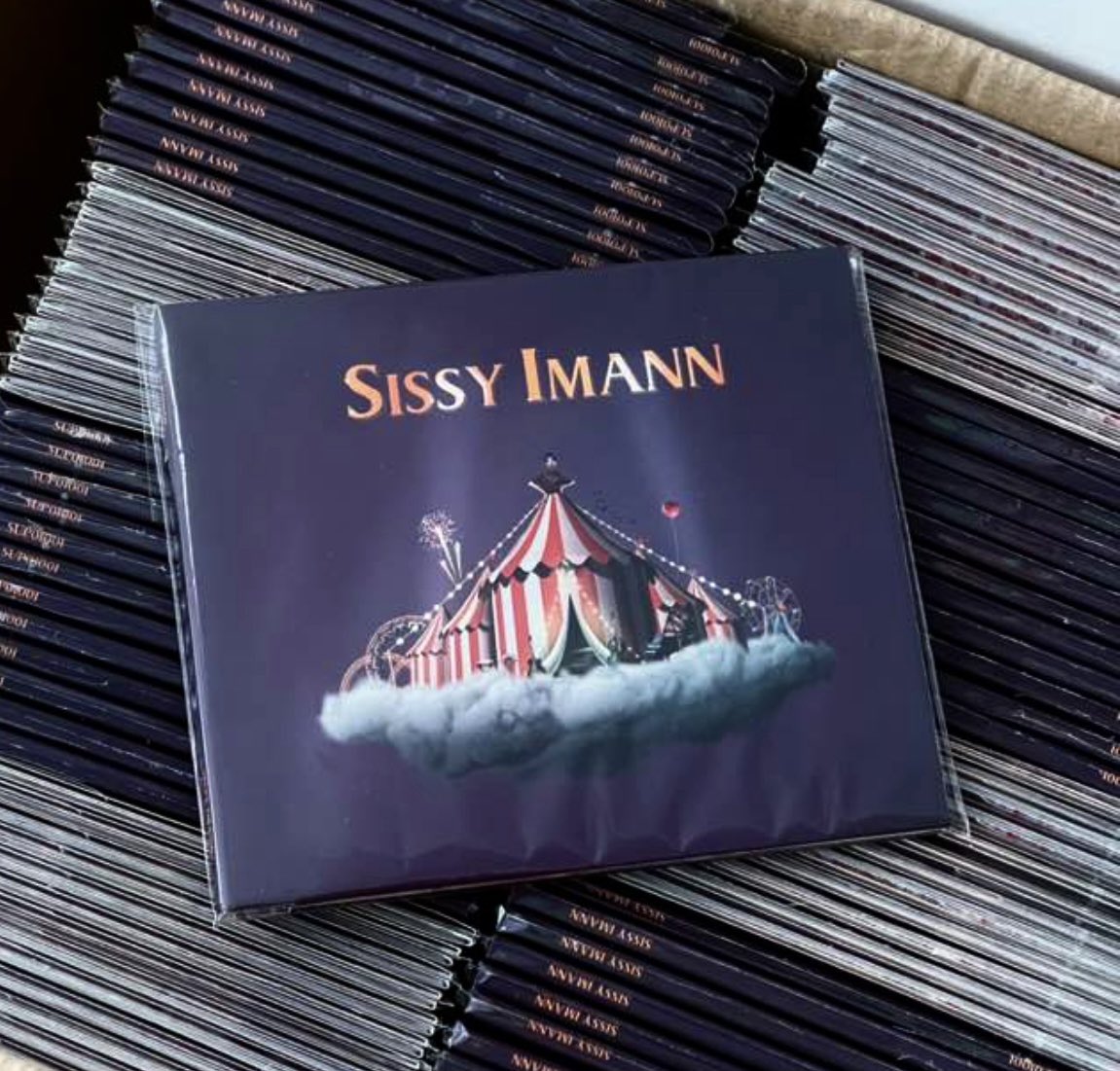 cyntahatisissy's tweet photo. Siapa nak album @sissyimann pada harga donation (Start RM20) korang boleh klik link https://t.co/Eo2pVBn3ma . Album yg sgt ditunggu2 .. record dkt London🫶🏼 #SissyImann https://t.co/O0lMimQUdp