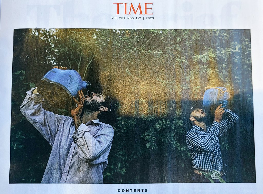 youngdugkim's tweet photo. The title of the 100th anniversary edition of Time magazine is about Happiness 
And on the very next page, there is a picture of Brazilian workers taking a break and eating water.
Is that what it's intended to be? Happiness? https://t.co/9l46cbHObF