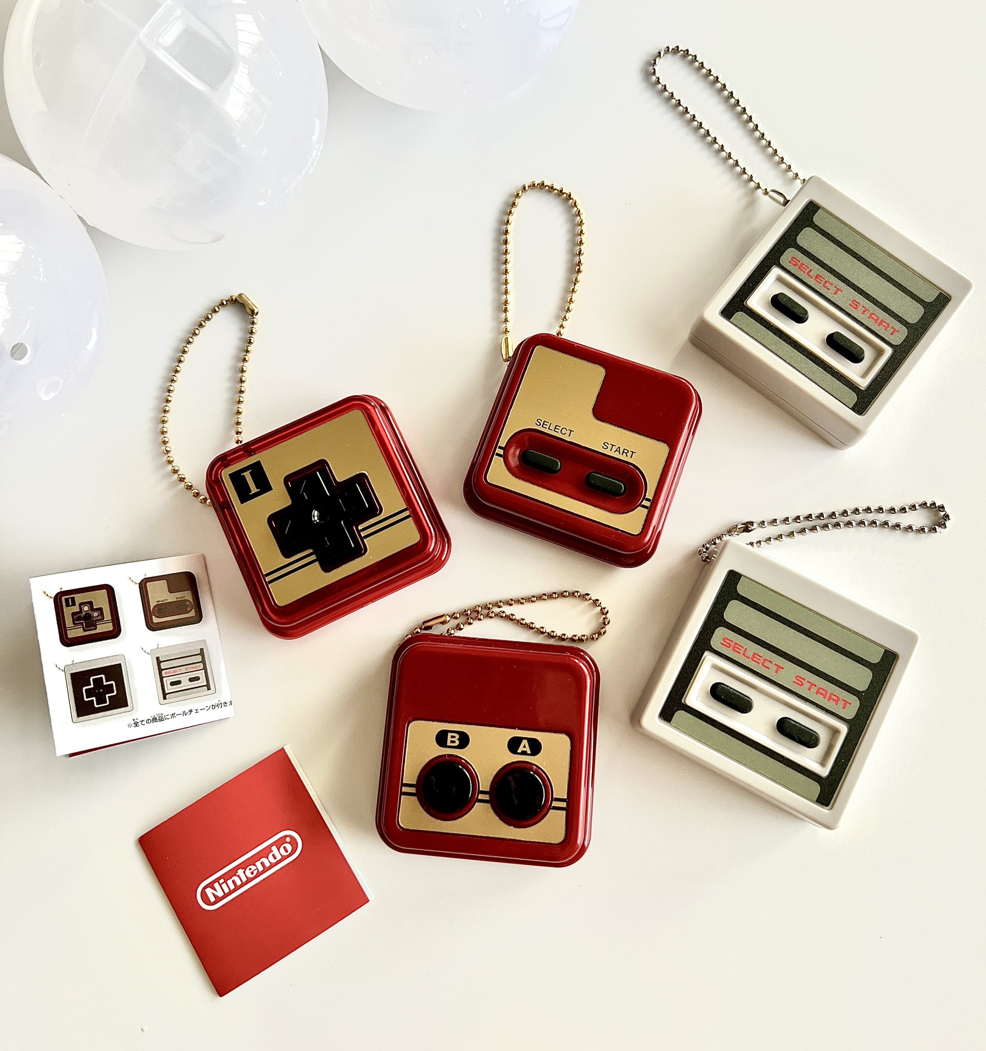 Nintendo ピンズセット3個+キーホルダー ファミコン ディスク他 ピンズセットファミリーコンピュータ ディスクシステム - Meccha