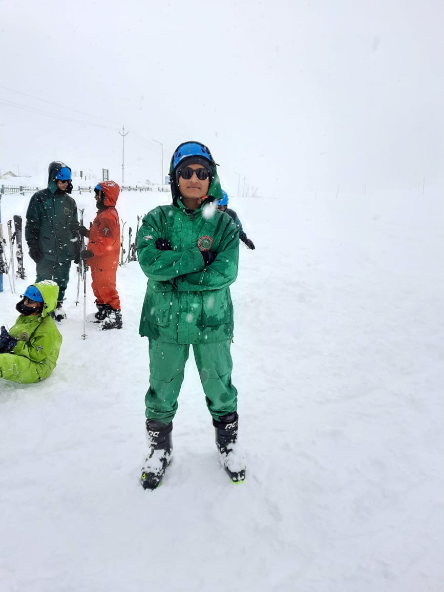 VijetaThakor's tweet photo. Jay Hind
# Snow sking mountaing  Traning 
#Jammukashmir
All the best karishma
@ArvindKapoorTYG 
@HQ_DG_NCC 
@kalinga_sagar 
@narendramodi 
@NCC_Dte_Gujarat 
@Poonamm87120707 https://t.co/6NFvkhtOpO