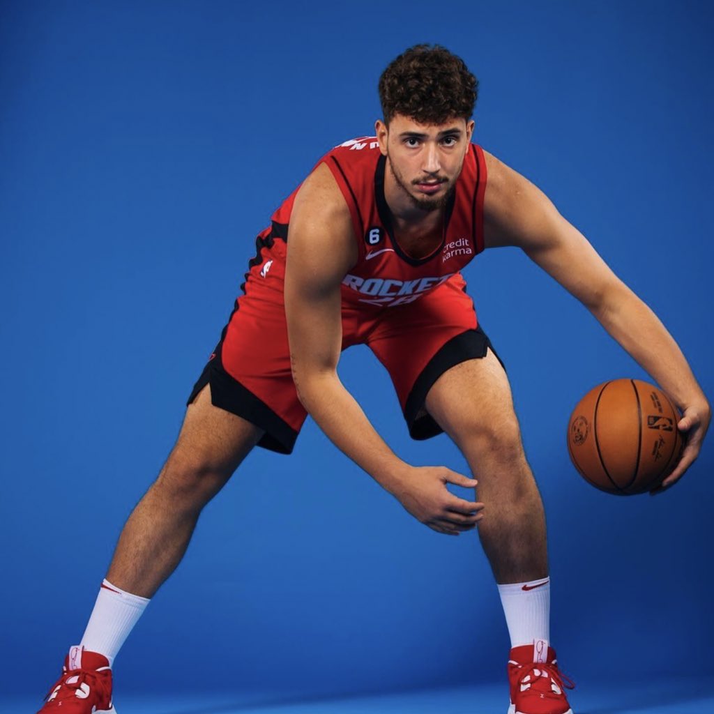 Alperen Şengün has recorded 5 or more assists in 7 consecutive games, which is the longest streak for a 20 or younger Center in NBA History.