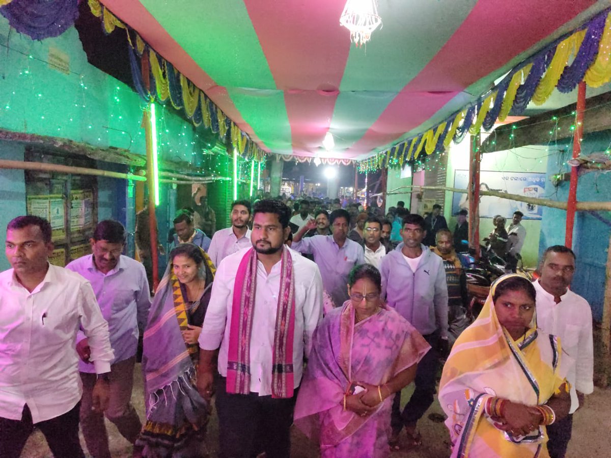 suryabanshibjp's tweet photo. ଅସୁରାଳି ସ୍ଥିତ ମାଆ ରଟନ୍ତିକାଳୀଙ୍କ ପୂଜା ମହୋତ୍ସବର ତୃତୀୟ ଦିବସରେ ମାଆଙ୍କ ଦର୍ଶନ କରି ଅଂଚଳବାସୀଙ୍କ ଶ୍ରୀ ଓ ସମୃଦ୍ଧି ପାଇଁ ପ୍ରାର୍ଥନା କଲି ।
#dhamnagarmoparibar #dhamnagarassemblyconstituency https://t.co/fbD3BctSwa
