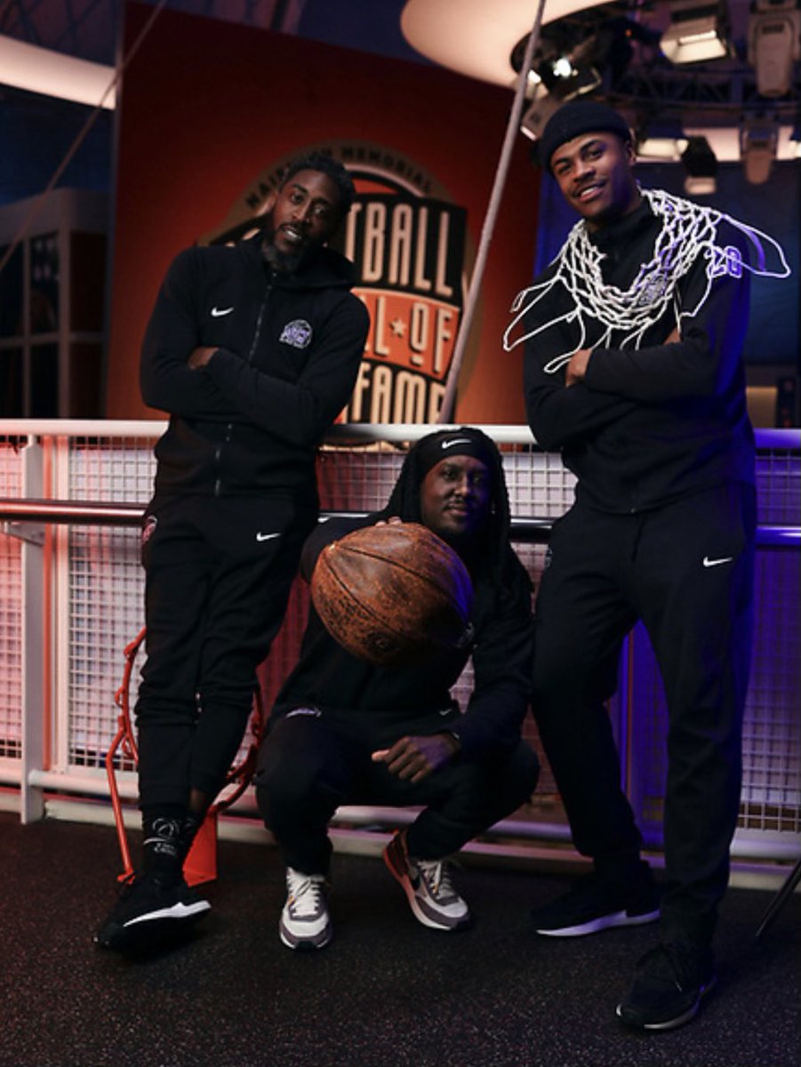 The “Coaches “ 
Just having fun with it ….. 

@HoophallClassic 
@Hoophall  
#Hhclassic 
#nike 

#Theprogram 

📸 Photo cred: 
Royceparis_  on IG’