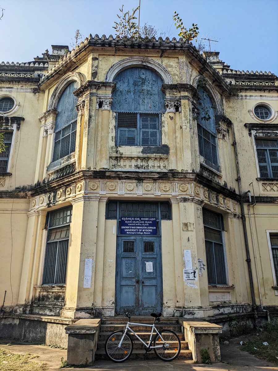 Mixer of good old and new Good !
#streetsofmysuru

#heritagetreasures #mysuru #mysore