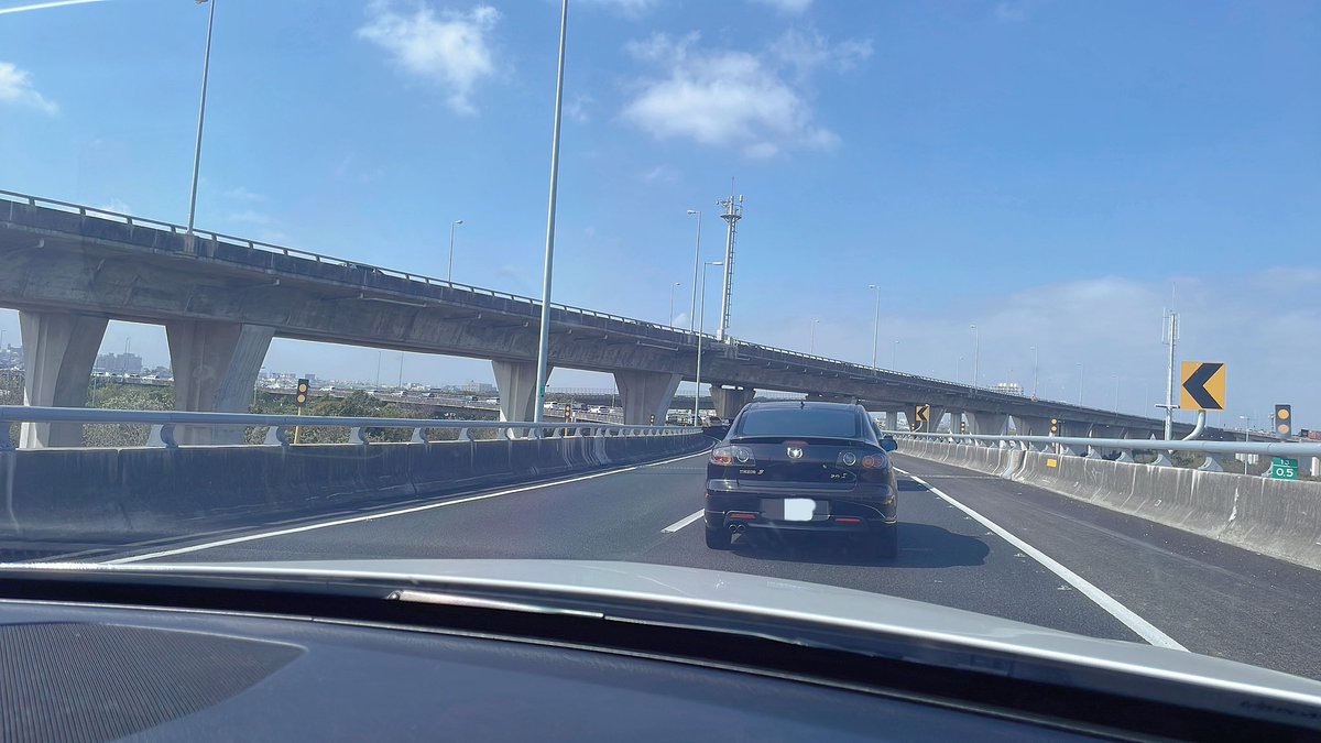 超級不喜歡大節日到處跑，因為到處塞車，好在不是我開車，辛苦老公了，但我絕對是一個稱職的副駕😄
男人們，如果遇到塞車，感覺到疲勞沒精神，你希望副駕如何幫你提神呢？ https://t.co/UTMiNUTTqh
