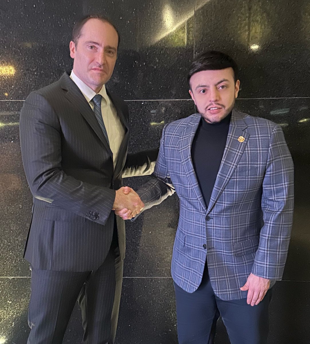 Roronava's tweet image. Productiva reunión con nuestro amigo Rodrigo Martínez-Celis, Secretario de Seguridad del Estado de México. La @SS_Edomex capacita, evalúa y #certifica de manera constante a sus elementos policiacos, son un importante impulsor del Sistema Nacional de Competencias.
#EsPosible🇲🇽