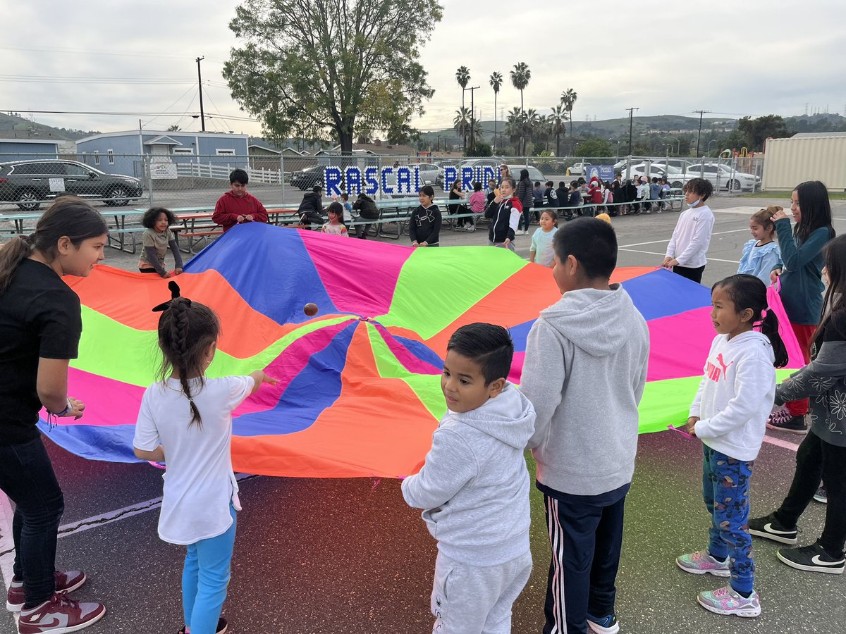 teachertbi's tweet photo. #latepost After coming back from winter break, our #RascalBuddies were so excited to see each other and play with the parachutes. @micheleasprer https://t.co/YFfahTwNbc