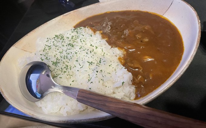 こうやってごはんにパセリかけると引き立ちますね 