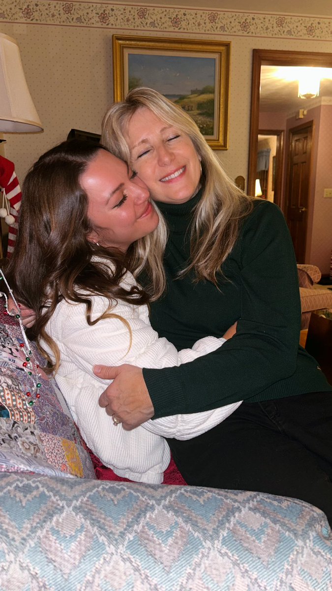 nickyfoxtv's tweet photo. Happy birthday to my beautiful momma 💕 https://t.co/EE2otCbUw5