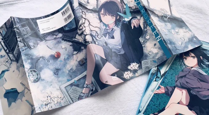 特装版のカバーには描き下ろしの全体イラストが印刷されています本誌では折り込み部分はカットされているため、全体を見られるのは特装版カバーだけになります↓こんなかんじ 