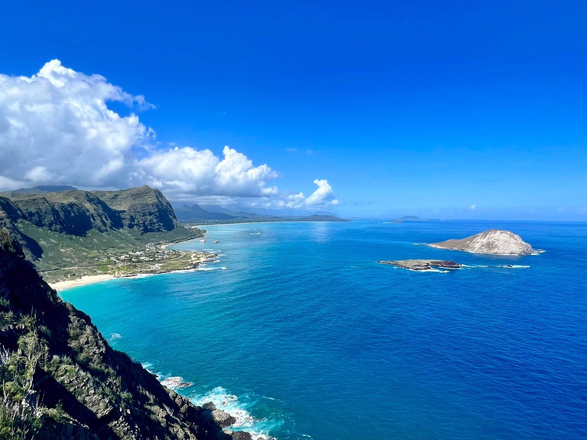 spann's tweet photo. Oahu today; from the Makapu’u lighthouse trail. Photo from Alicia Hilyard https://t.co/2r0pOmgvDf
