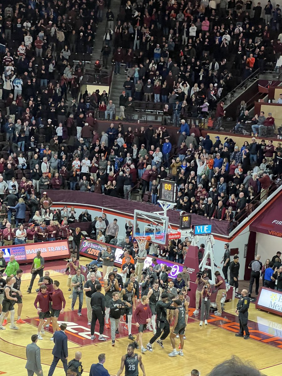 Baz3131's tweet photo. Sweeeeet! VT beats Duke 78-75! https://t.co/Nxp09BUgWQ