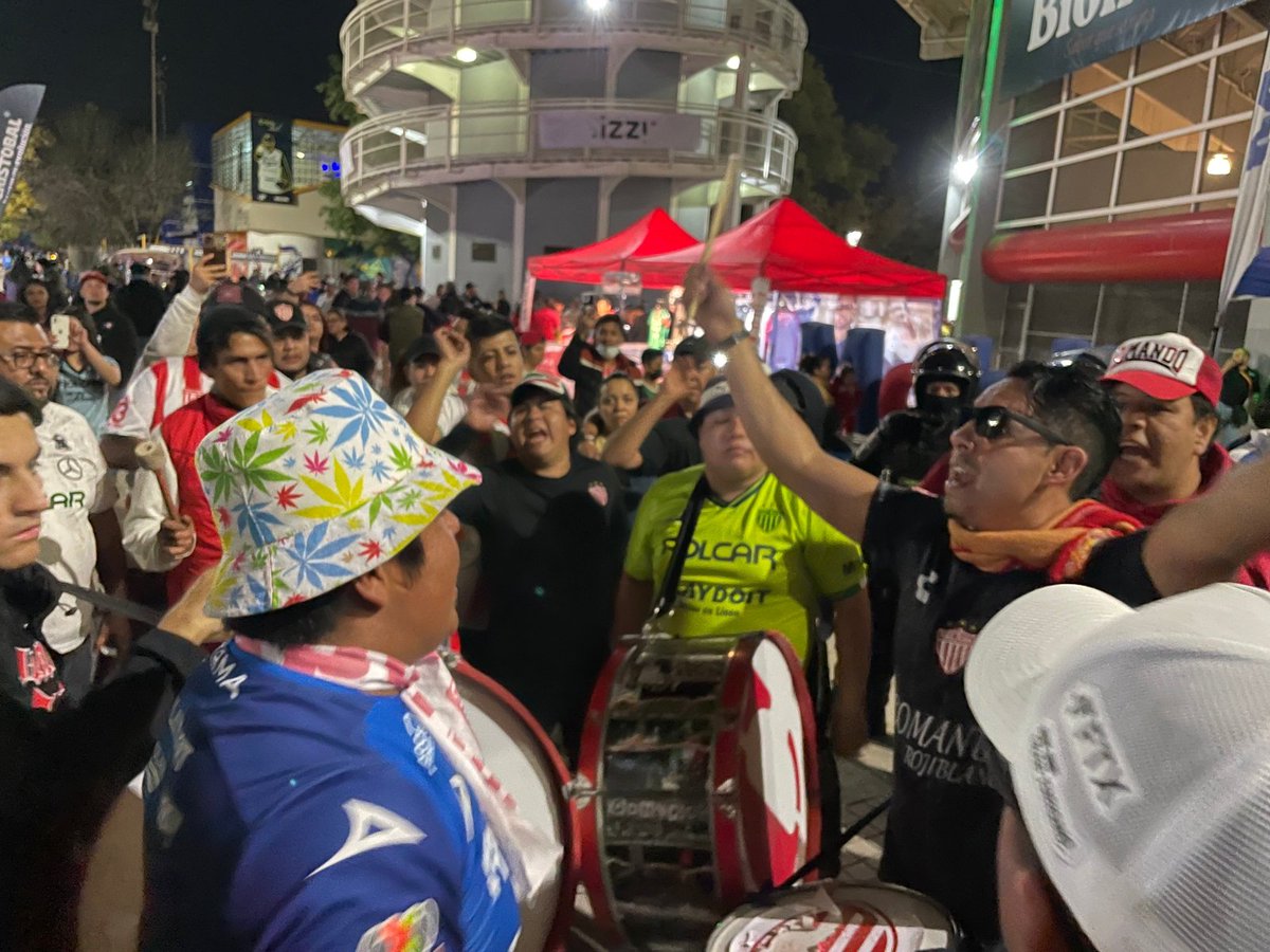comando_necaxa's tweet photo. Jornada 3
Estadio Victoria
NECAXA 1-0 Cruz Azul
Primer Triunfo del Torneo Jugando de Local La Banda de Rayos Presente en Aguascalientes Apoyando al Equipo!!!
#100PreAlentando
#ComandoRojiblanco
#RayosLaredo https://t.co/ttc1c4Ox68